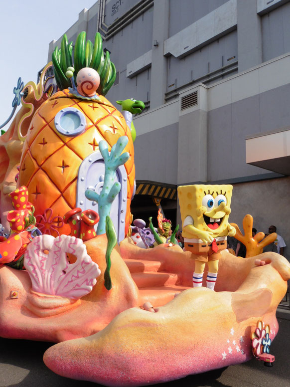 Florida - Universal Studios Parade - Sponge-Bob - Dodd Family Adventure Blog